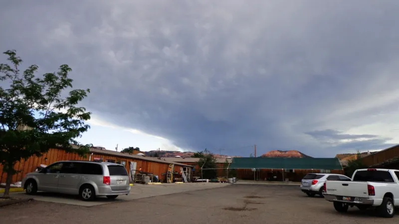 Bouřka nad Bryce Canyonem
