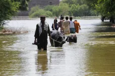 Počet obětí pákistánských povodní překročil 1500. Zemí se šíří nemoci