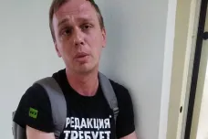 Ruský novinář Golunov skončil po zatčení v nemocnici. Zůstane v domácím vězení