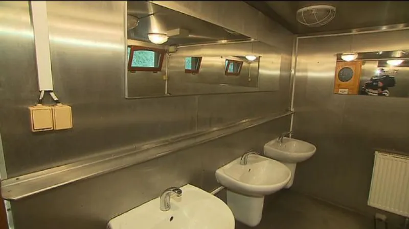 Co čeká bezdomovce na lodi Hermes