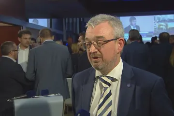 Matador Benda zasedne ve sněmovně pojedenácté. Je nejdéle sloužícím poslancem