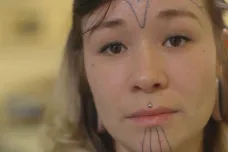 Grónský nacionalismus s volbami sílí, symbolem je tradiční tetování na tváři