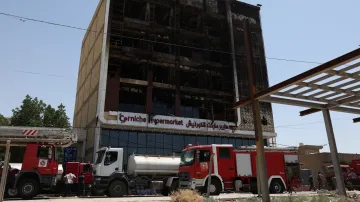 Požár obchodního centra v Iráku