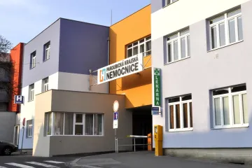 Ústavní soud odmítl stížnost lékařky z kauzy chlapce po operaci mandlí v Pardubicích