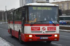 Praha se rozloučila s karosami, městské autobusy budou téměř všechny nízkopodlažní
