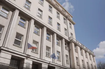 Nevidomá žena bojuje s úřady o příspěvek na péči, její příběh popsali Reportéři ČT