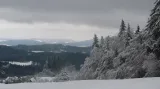 Hostýnské vrchy na záběru z dopoledne pod sněhem