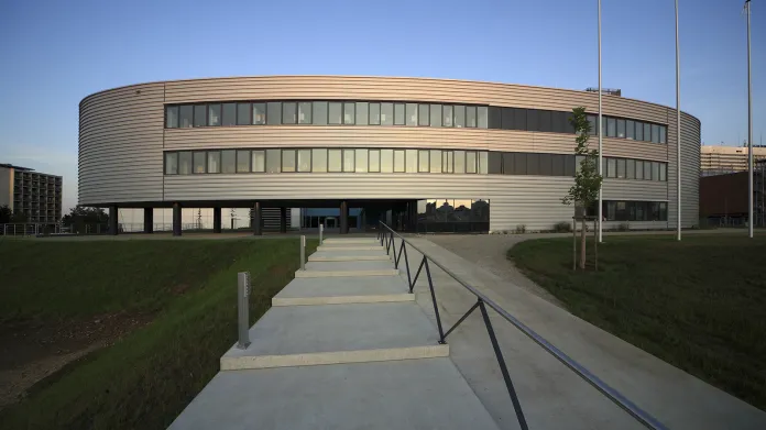 Nová budova Fakulty sportovních studií je součástí nového univerzitního kampusu v Brně-Bohunicích, který byl dokončen v září 2010.