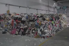 Většina textilního odpadu v Číně končí na skládkách, někteří se to snaží změnit