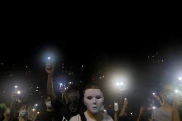 Hongkong zažil temnou noc, řekla Lamová. Kvůli demonstracím v sobotu nejezdilo metro