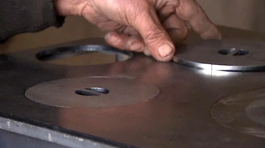 Výroba klasických kamen v Rachaye