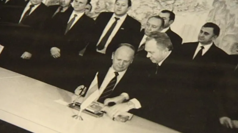 Stanislav Šuškevič stvrzuje rozpad Sovětského svazu