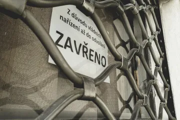 Ústavní soud odmítl návrh na zrušení únorového nouzového stavu. Nelze však podle něj obcházet sněmovnu