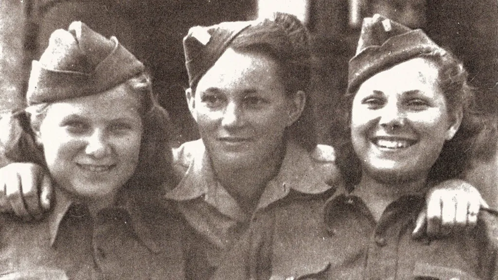 Věra Biněvská, Jarmila Kaplanová, Silvie Laštovičková (zleva)
