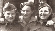 Věra Biněvská, Jarmila Kaplanová, Silvie Laštovičková (zleva)