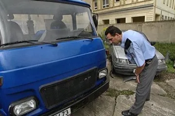 Reportéři ČT: Ukradli vám auto? Najděte si zloděje i auto sami.