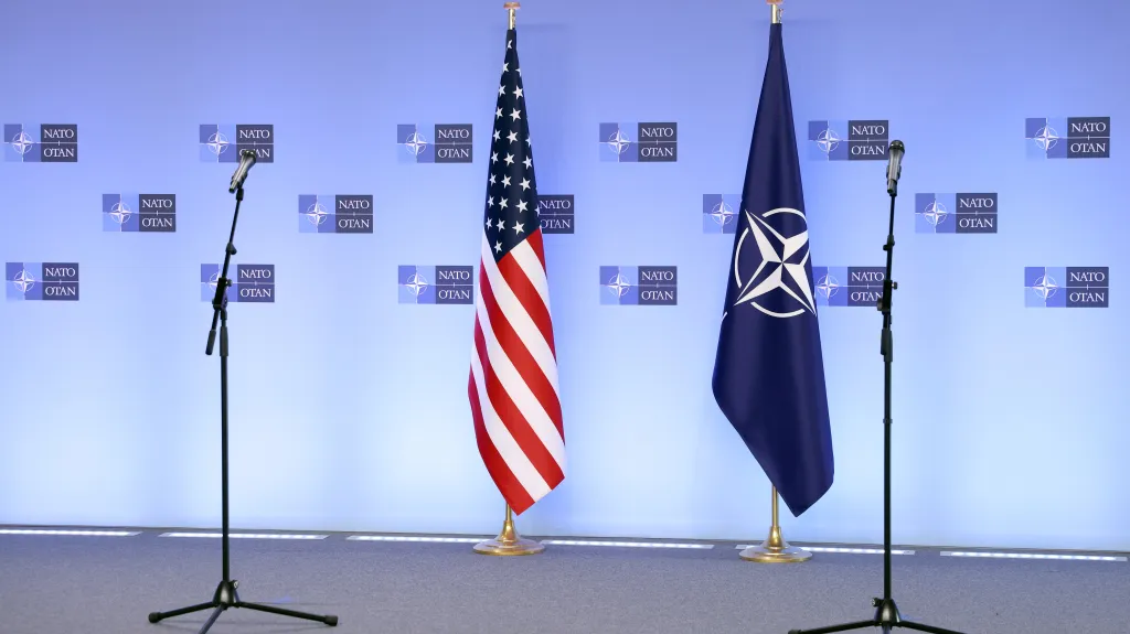 Vlajky USA a NATO