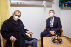 Premiér v demisi Babiš navštívil v nemocnici prezidenta Zemana. Ujistil ho, že míří do opozice