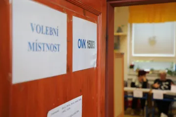 Češi volili do obecních zastupitelstev, vybírali i třetinu senátorů 