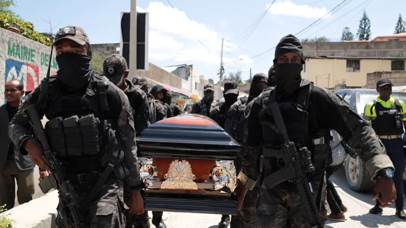 Pohřeb dvou policistů na Haiti, které omylem zabil vybuchlý dron