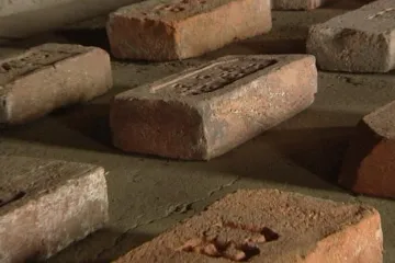 Za podvody se stavebním materiálem dostal muž podmínku. Vybíral zálohy a peníze si nechal