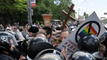 Policie na Ukrajině zastavila odpůrce LGBT demonstrace
