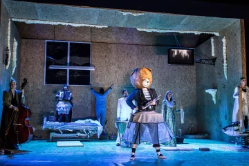 Recenze: Dokonalý únik do paměti provedený divadelníky v Dlouhé
