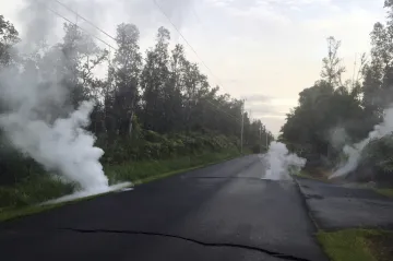Po erupci sopky zasáhla Havajské ostrovy dvě zemětřesení, guvernér vyhlásil stav nouze