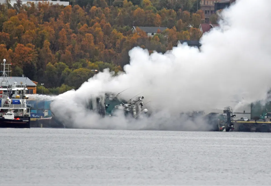 V norském přístavu města Tromso se potopila rybářská loď Buchta Najezdnik