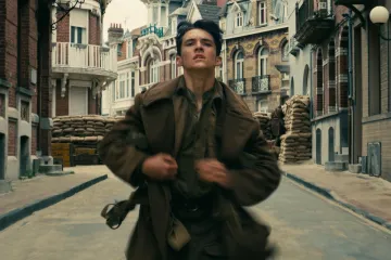 Recenze: Nolan vede syrovou bitvu u Dunkerku v přímém přenosu