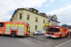 Při požáru v bytovém domě v Ostravě se zranilo devět lidí. Jeden člověk vyskočil z okna