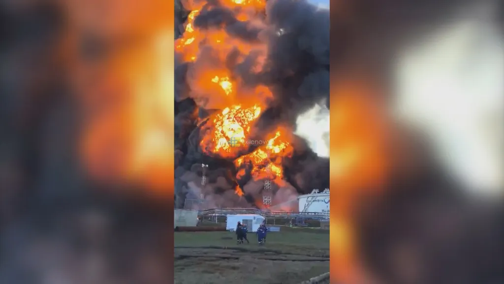 Ukrajinské drony zasáhly rafinerii firmy Lukoil u ruského města Perm (fotografie ze sociálních sítí)