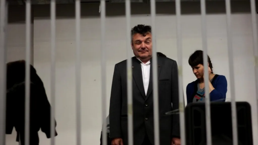 Studio Hrdinů / O slavnosti a hostech