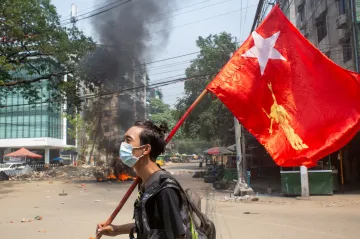 Rok od puče v Myanmaru: Junta zastrašuje terorem, obyvatelé jí nevěří, říká analytička Kironská