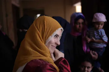 Svoboda (bez) šátku? Iránky je chtějí sundat, Češky nosit