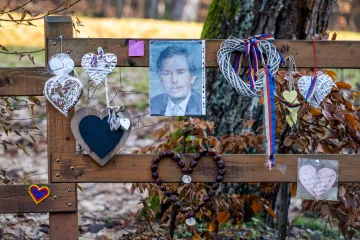 Lidé uctí památku Václava Havla