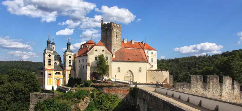 Zámek Vranov nad Dyjí zavede návštěvníky na středověkou strážní věž, součástí 24 metrů vysoké věže je vyhlídka