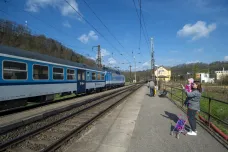 Začala oprava tratě u Brandýsa nad Orlicí, v květnu bude frekventovaný úsek už jen jednokolejný