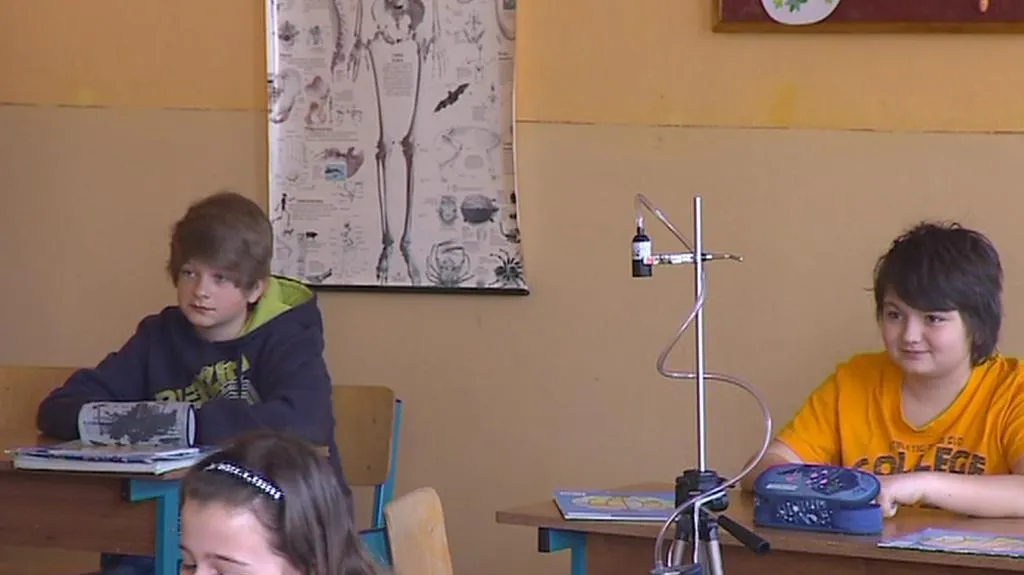 Přístroj měří ve třídě výskyt azbestu