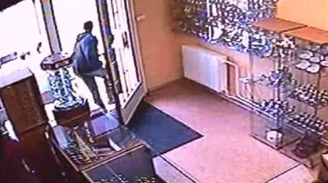 Zloděj zachycený na bezpečnostní kameře