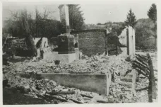 Při masakru opékali sele. Před 75 lety nacisté vypálili osady Ploština, Prlov a Vařákovy paseky