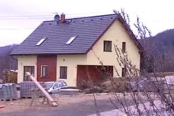 Na naší zahrádce vyrostl cizí dům, co s tím?