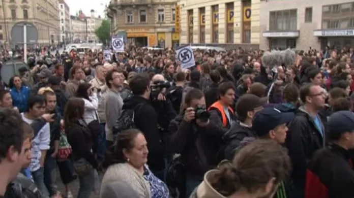 NO COMMENT: V Brně proti sobě stojí radikálové a jejich odpůrci
