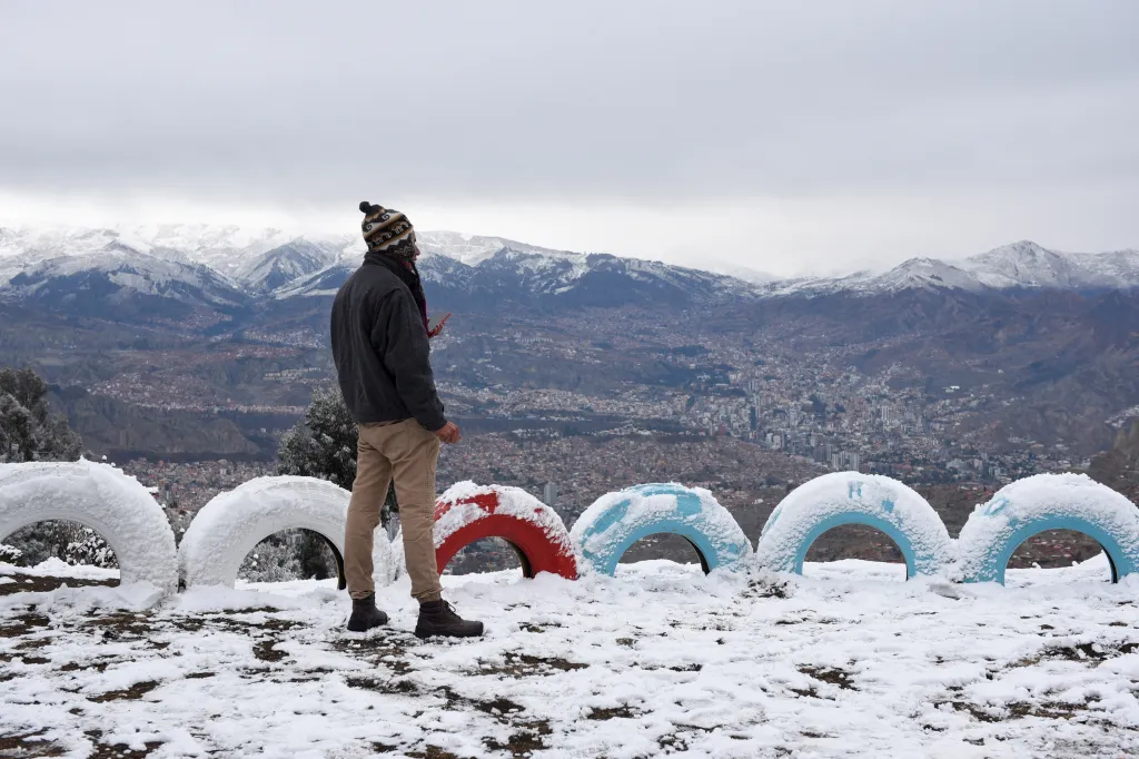 Silné sněžení v bolívijském městě El Alto