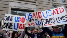Demonstrace na podporu fungování úřadu USAID