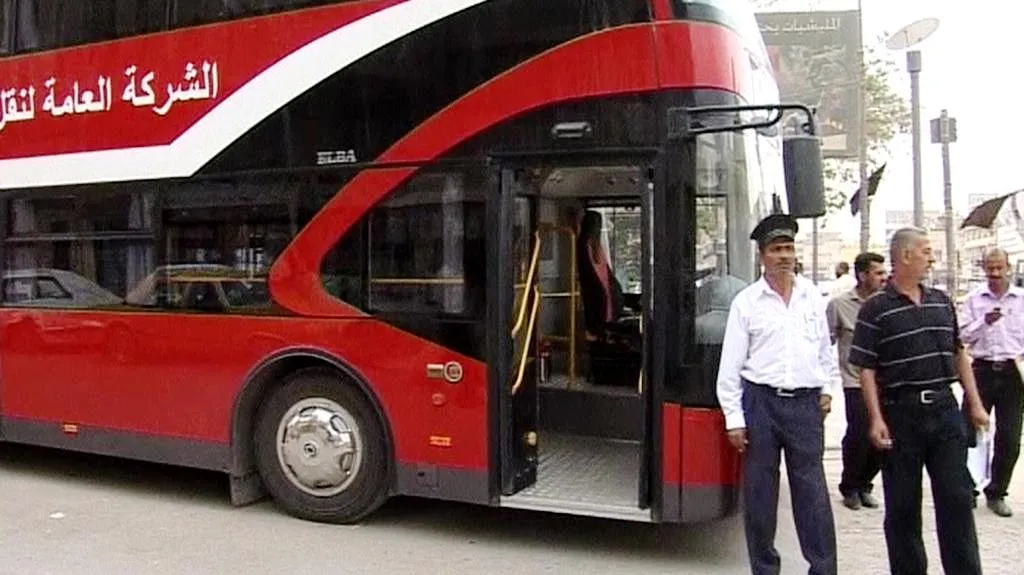 Červené dvoupatrové autobusy