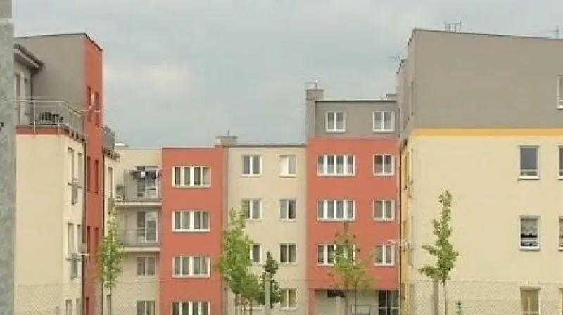 Ceny panelových bytů klesají