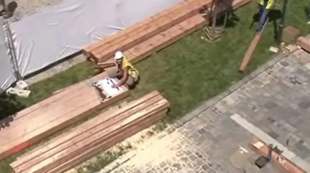 Hradby Špilberku dočasně zajistí dřevěná konstrukce