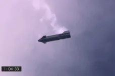 Muskova raketa Starship na třetí pokus úspěšně přistála. Těsně poté ale explodovala
