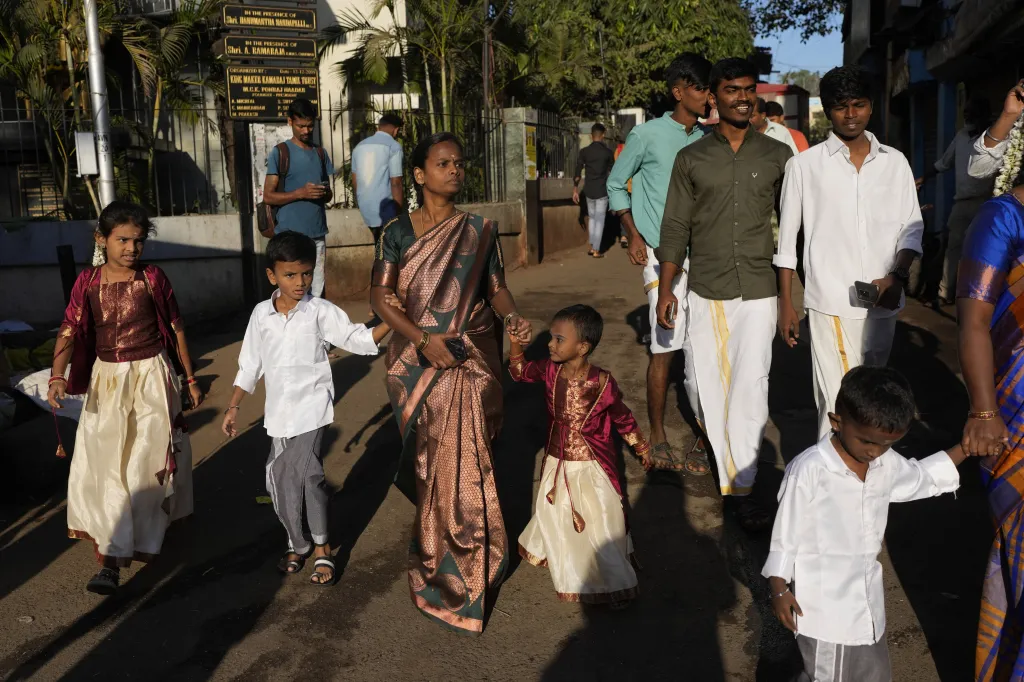 Pongal je jedním z nejvýznamnějších svátků, který slaví Tamilové v Tamilnádu a dalších částech jižní Indie a je také hlavním tamilským svátkem na Srí Lance.